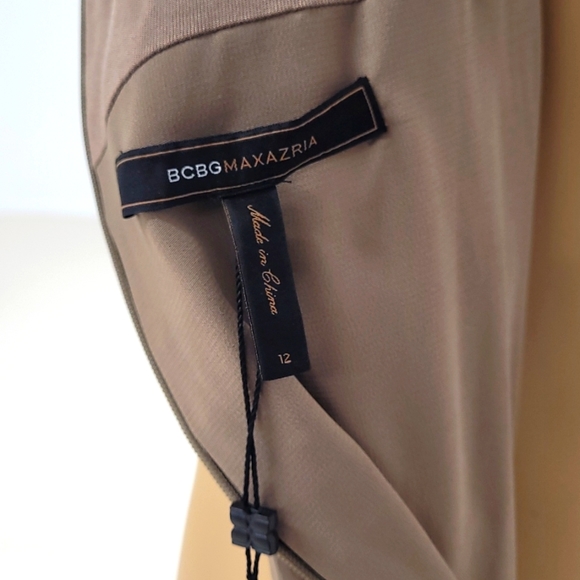 Lovely NWT BCBG summer dress size 12 missing belt and small mark under ruffle - Picture 7 of 8